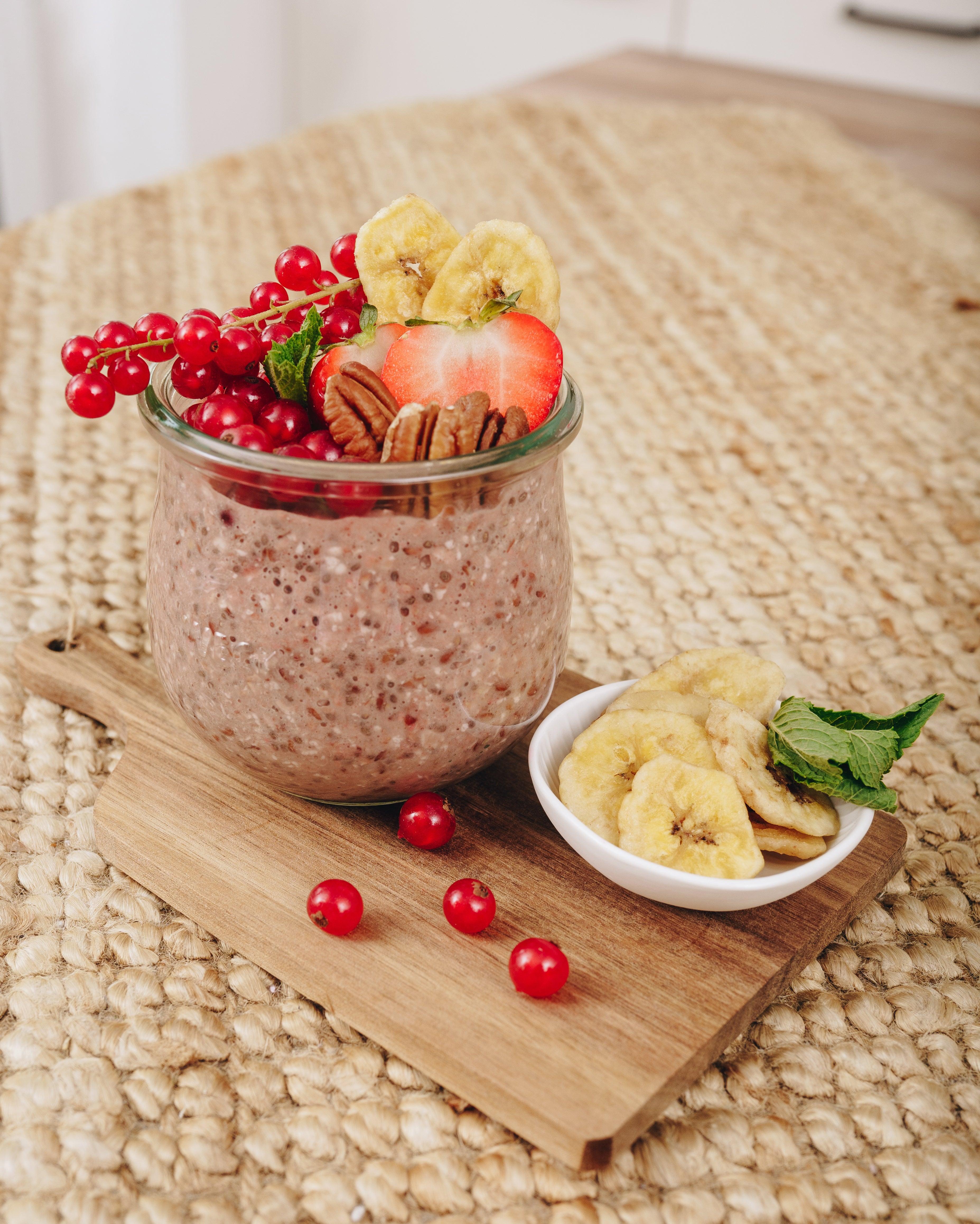 Strawberry Banana Overnight Oats - Vejo